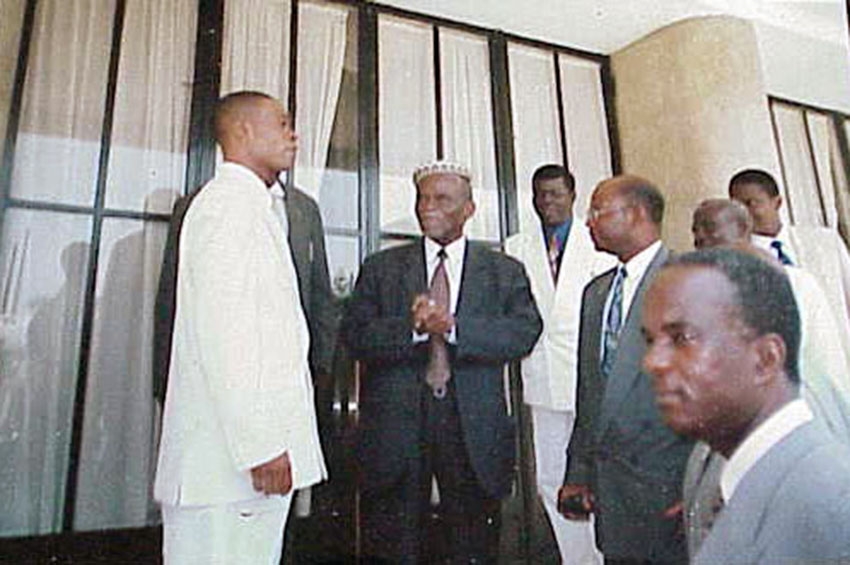 Bispo Afonso Nunes, a entrada do Palácio dos Congressos (2002)